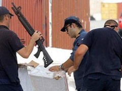 Griekse douane vindt 14 containers wapens, bestemming vluchtelingenkampen